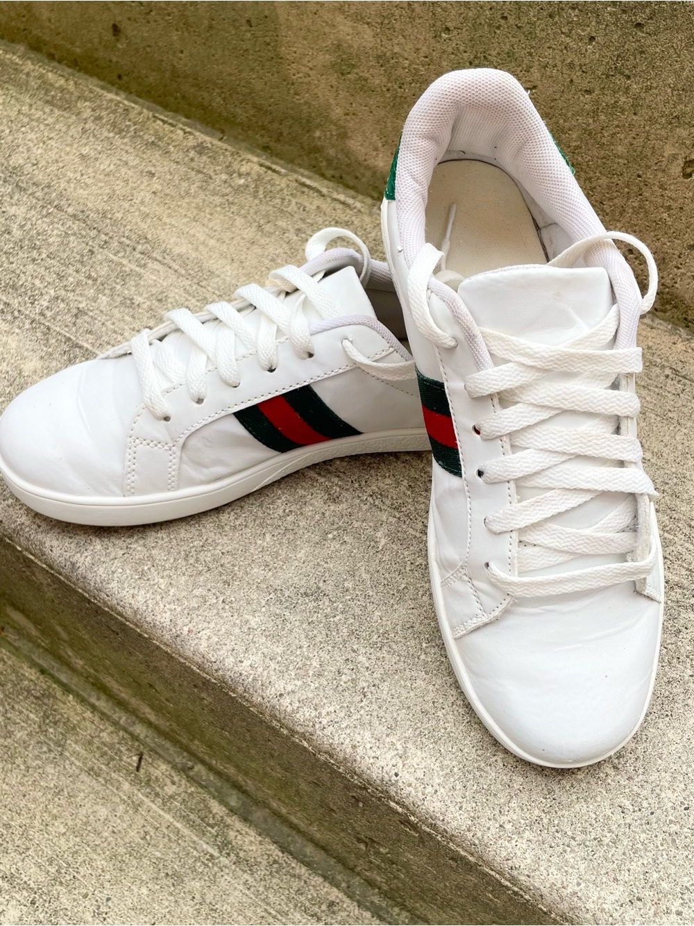 Gucci White Low-Top Women’s Sneakers with Red & Green Stripe Size US 7 EUR 39